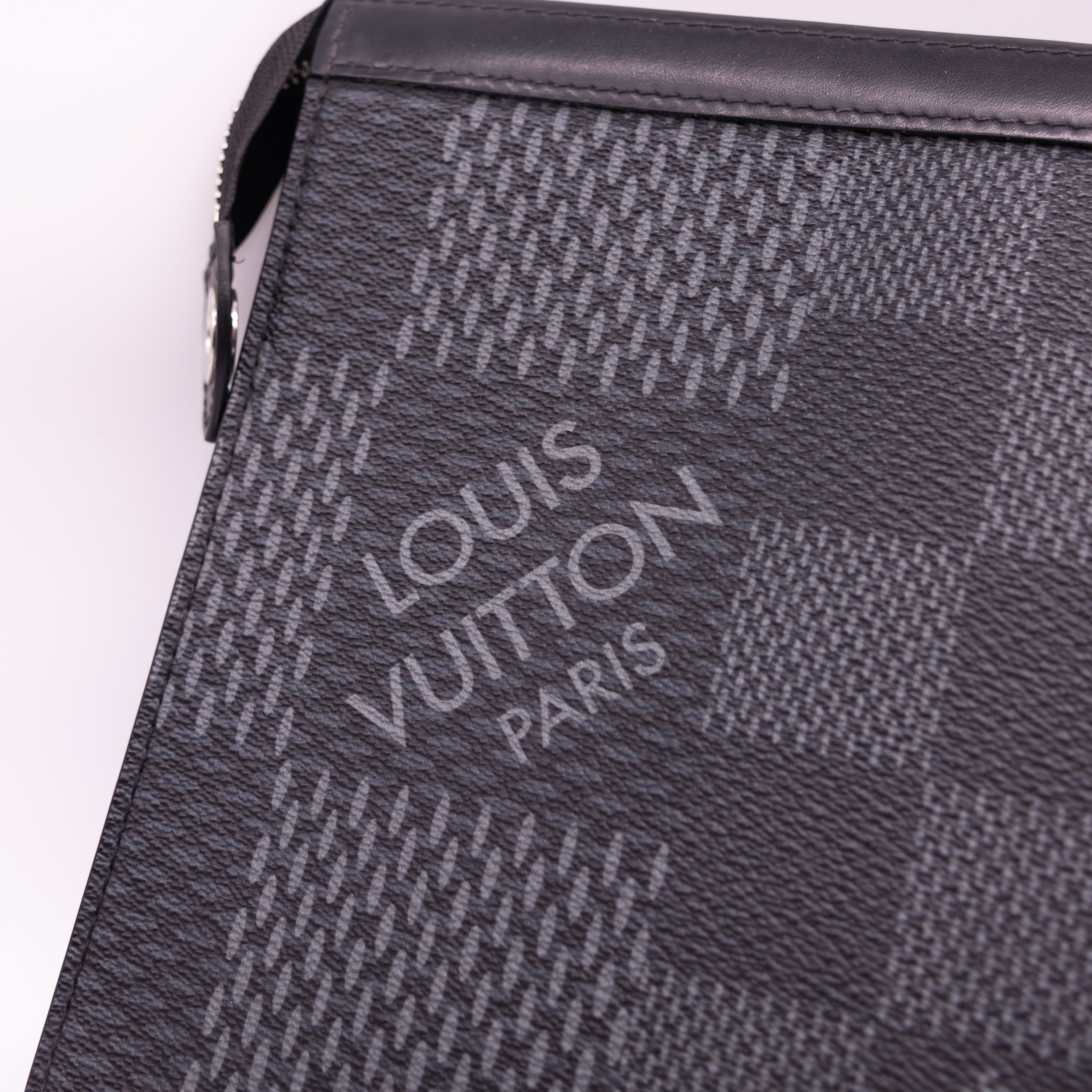Louis Vuitton Pochette Damier Noir
