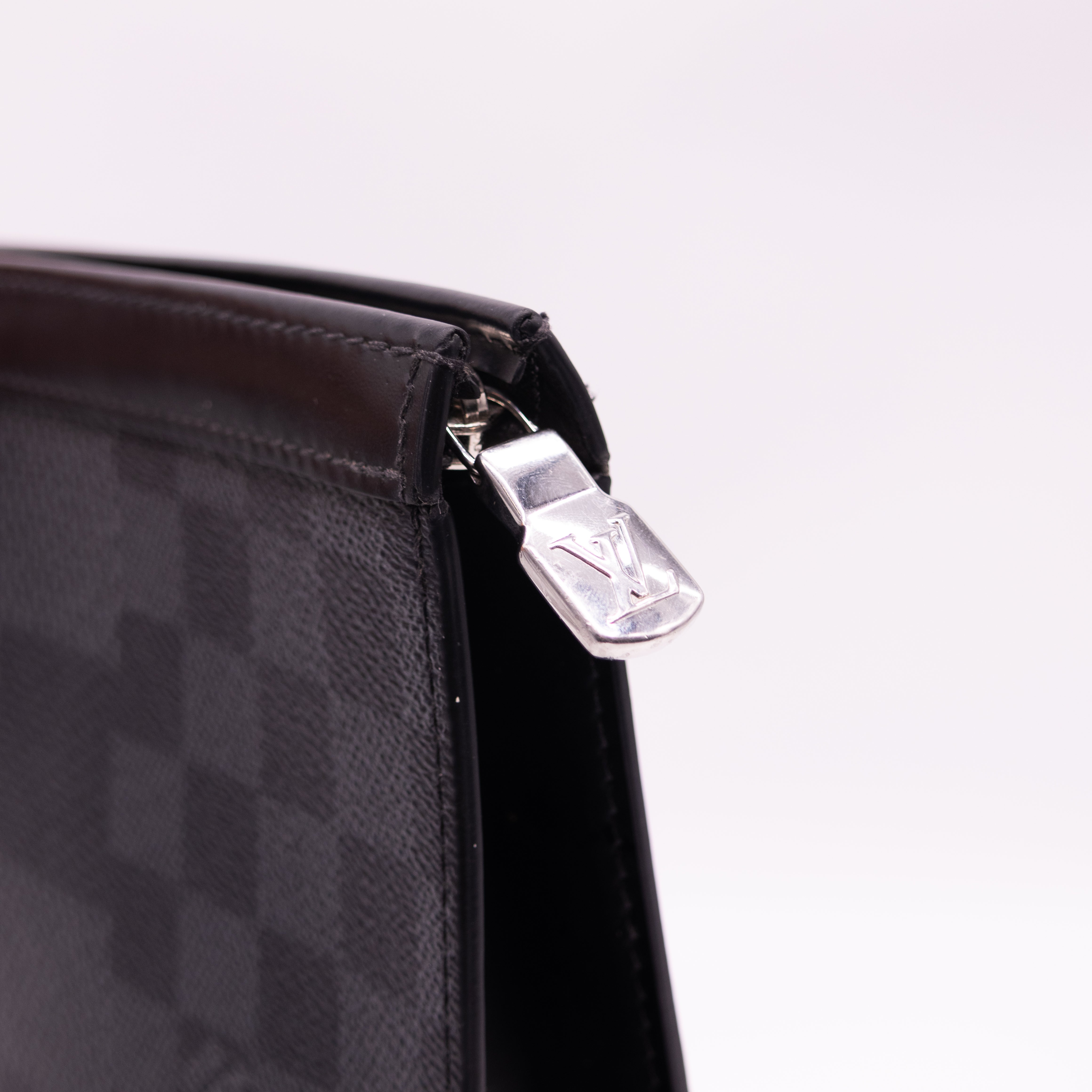 Louis Vuitton Pochette Damier Noir