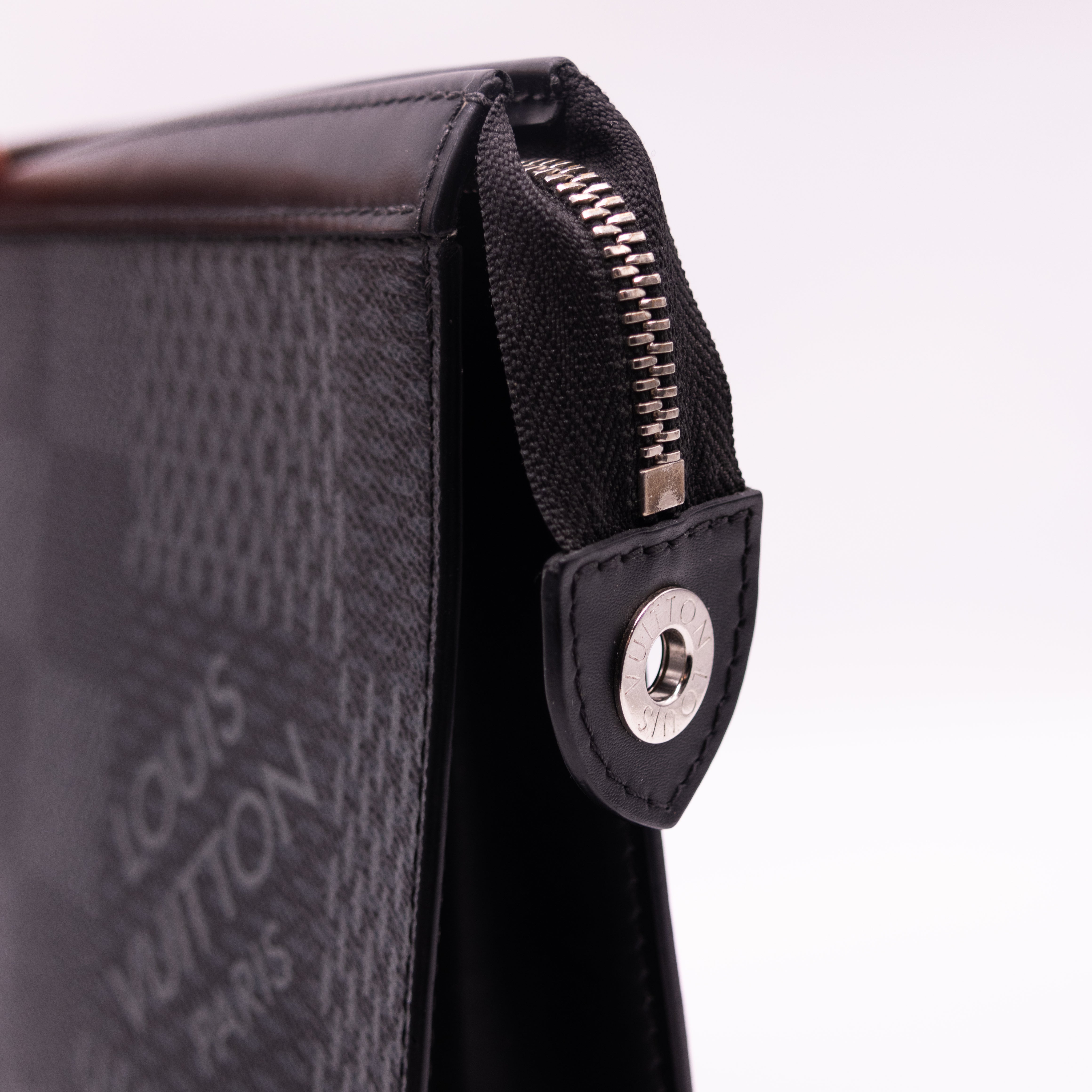 Louis Vuitton Pochette Damier Noir