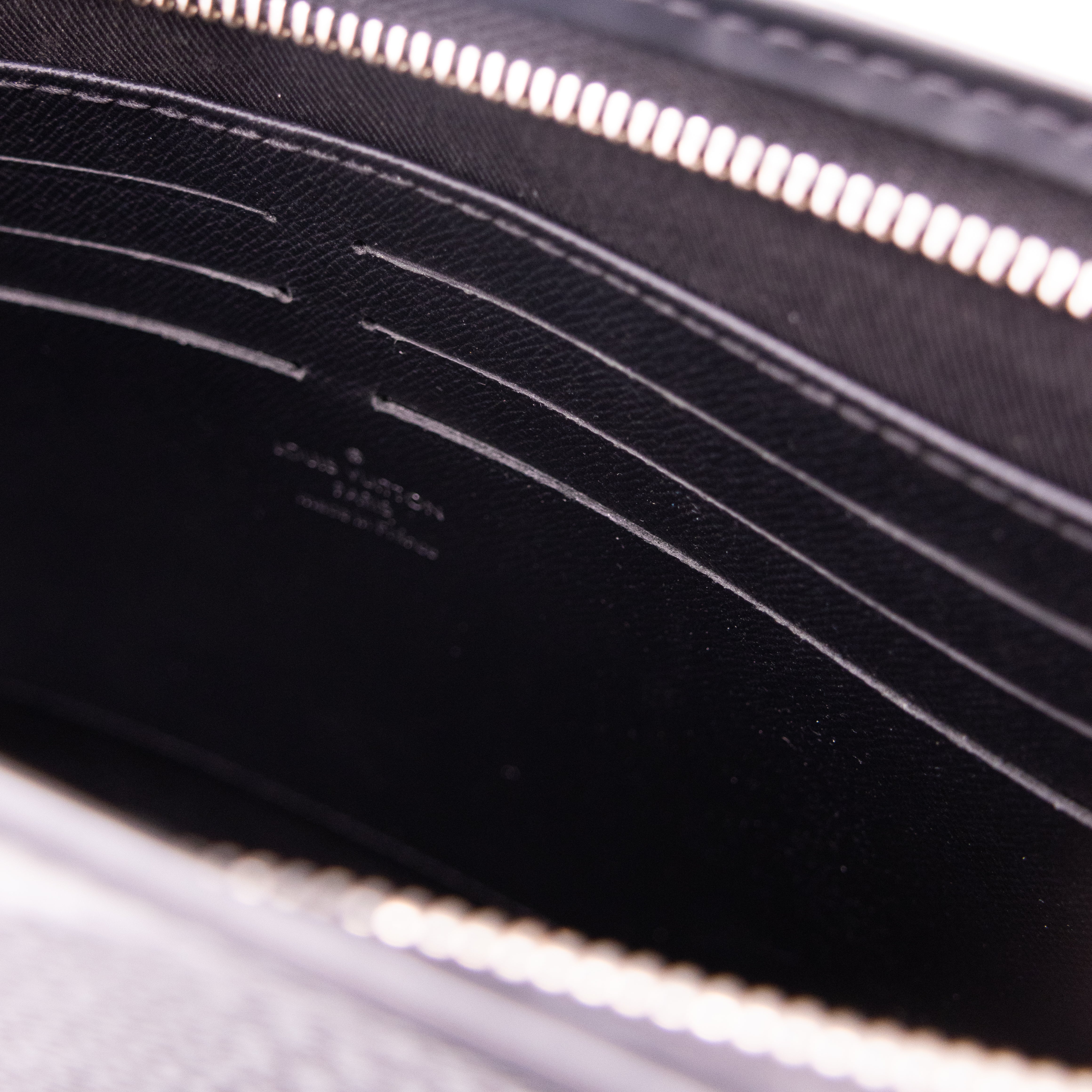 Louis Vuitton Pochette Damier Noir