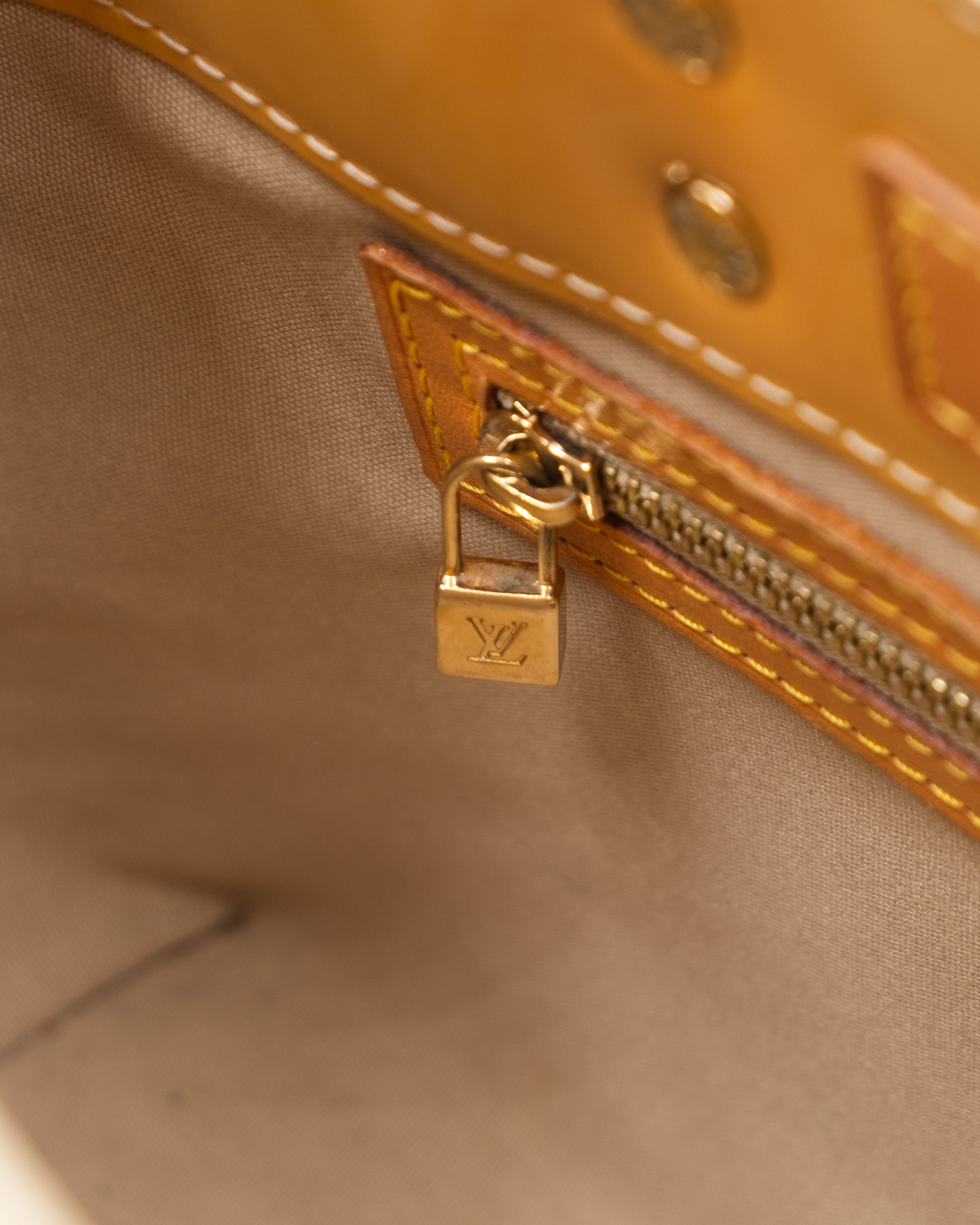 Louis Vuitton Sac à main Vernis Reade PM