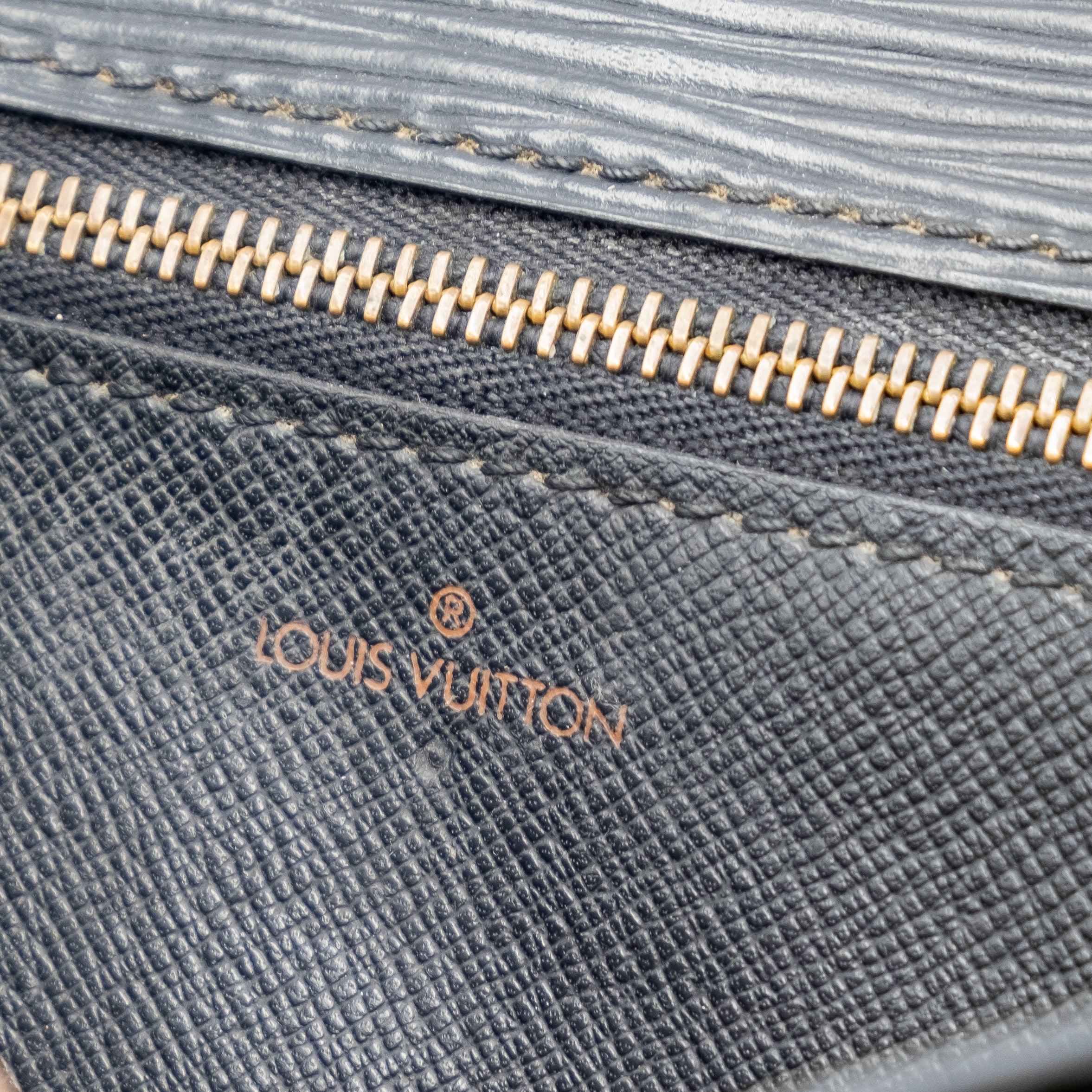 Louis Vuitton Sac Pochette avec Dragonne Cuir Epi Noir