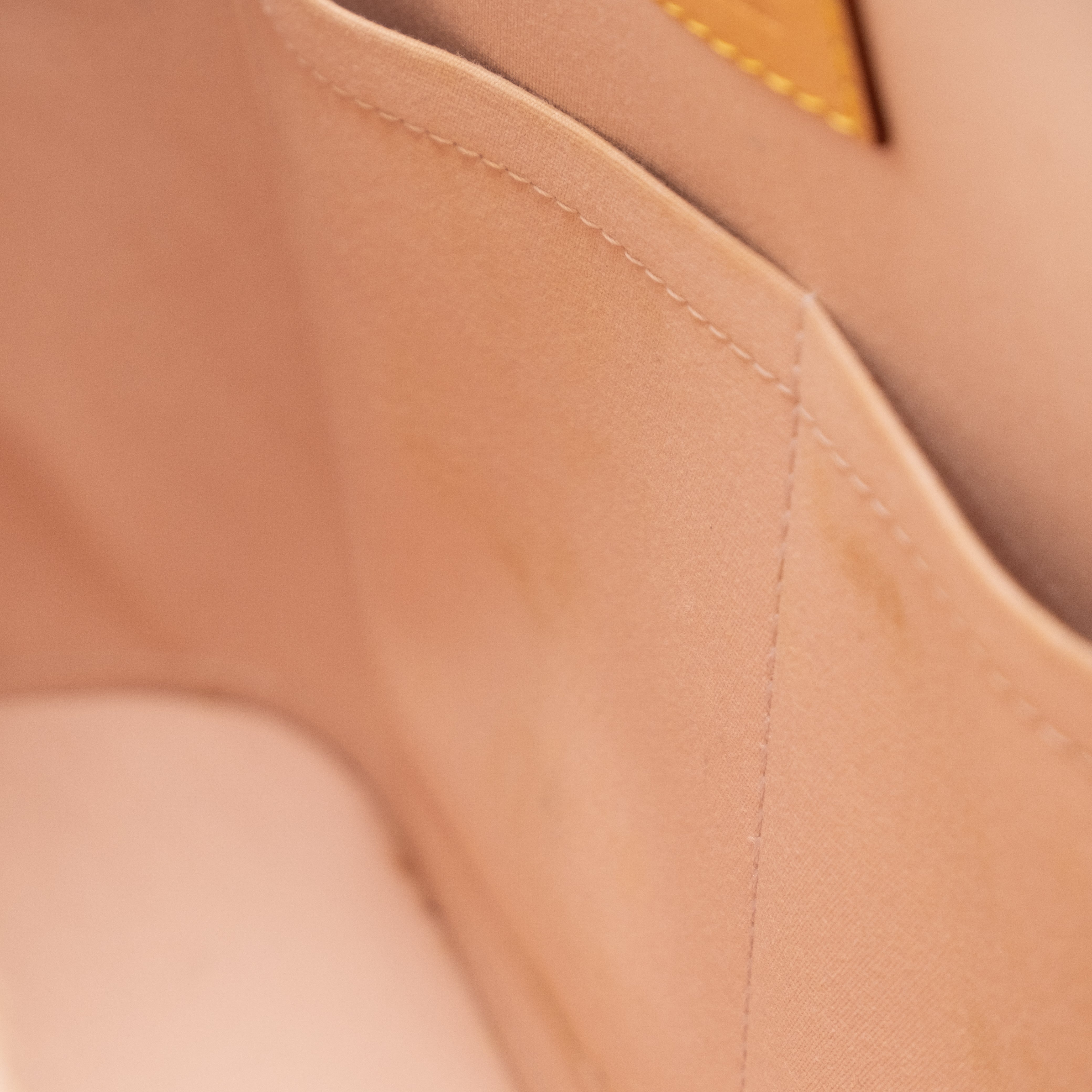 Louis Vuitton Sac à main - Alma Monogram - Vernis Yellow