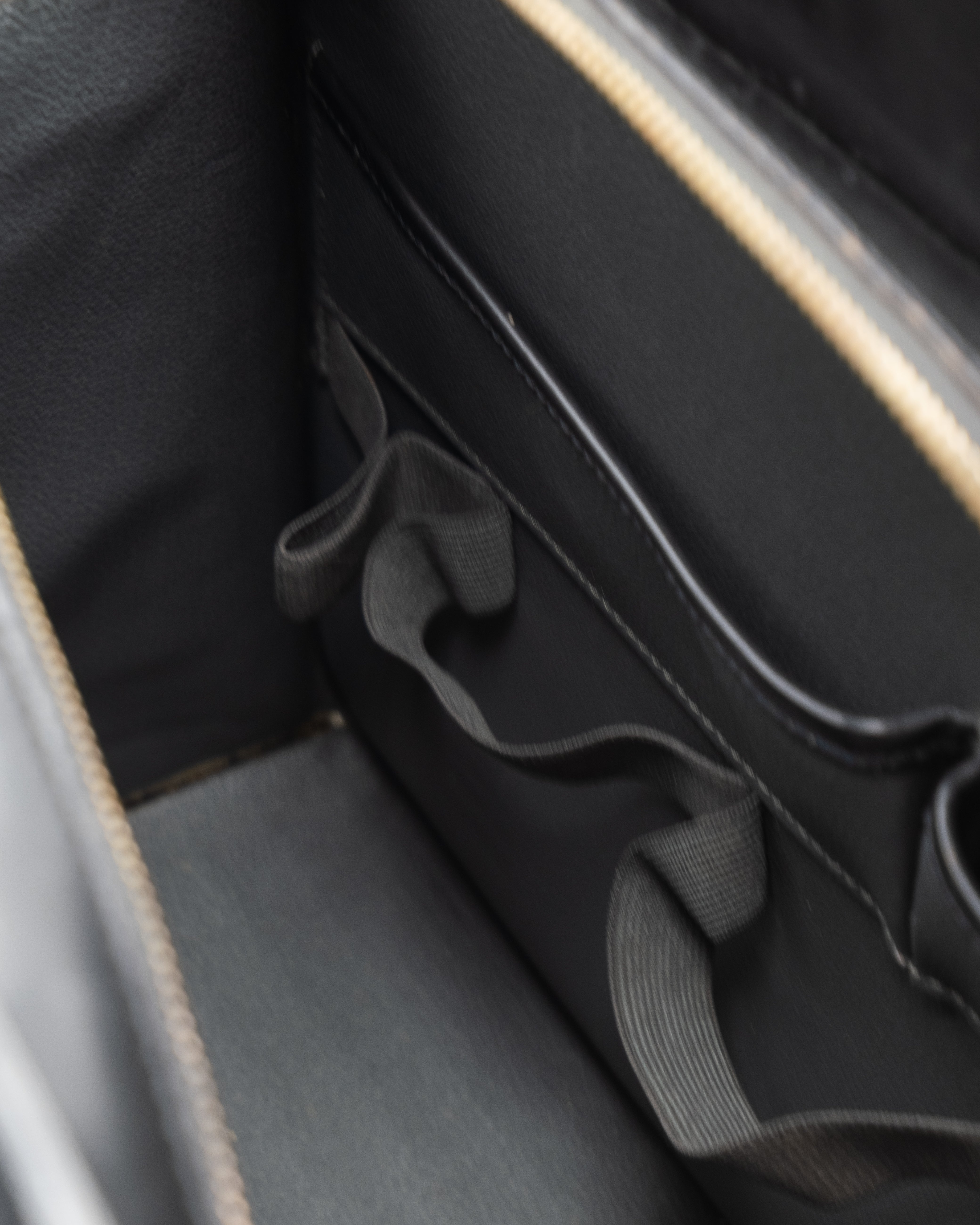 Louis Vuitton Sac à Main Epi Riviera Noir