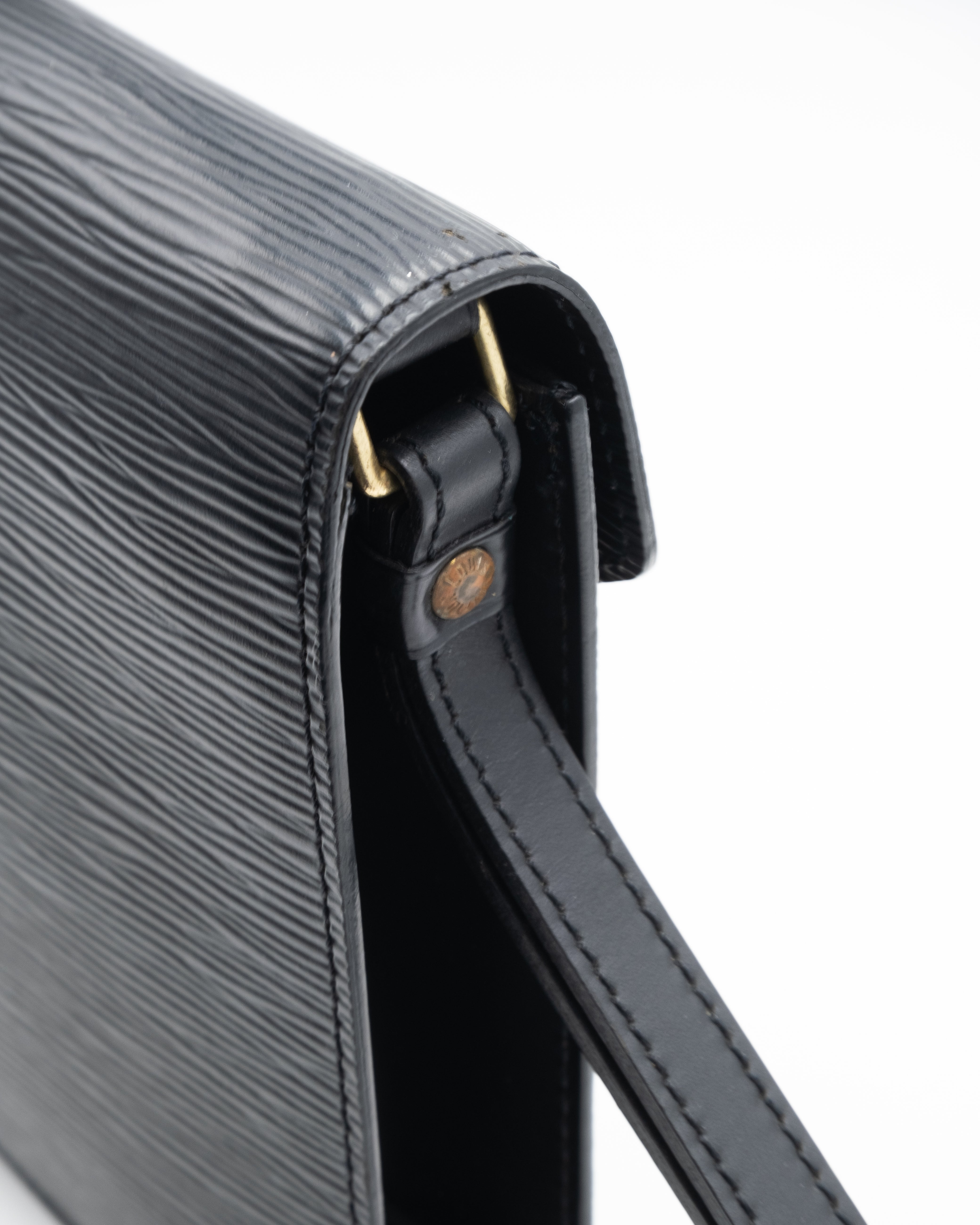 Louis Vuitton Sac Pochette avec Dragonne Cuir Epi Noir