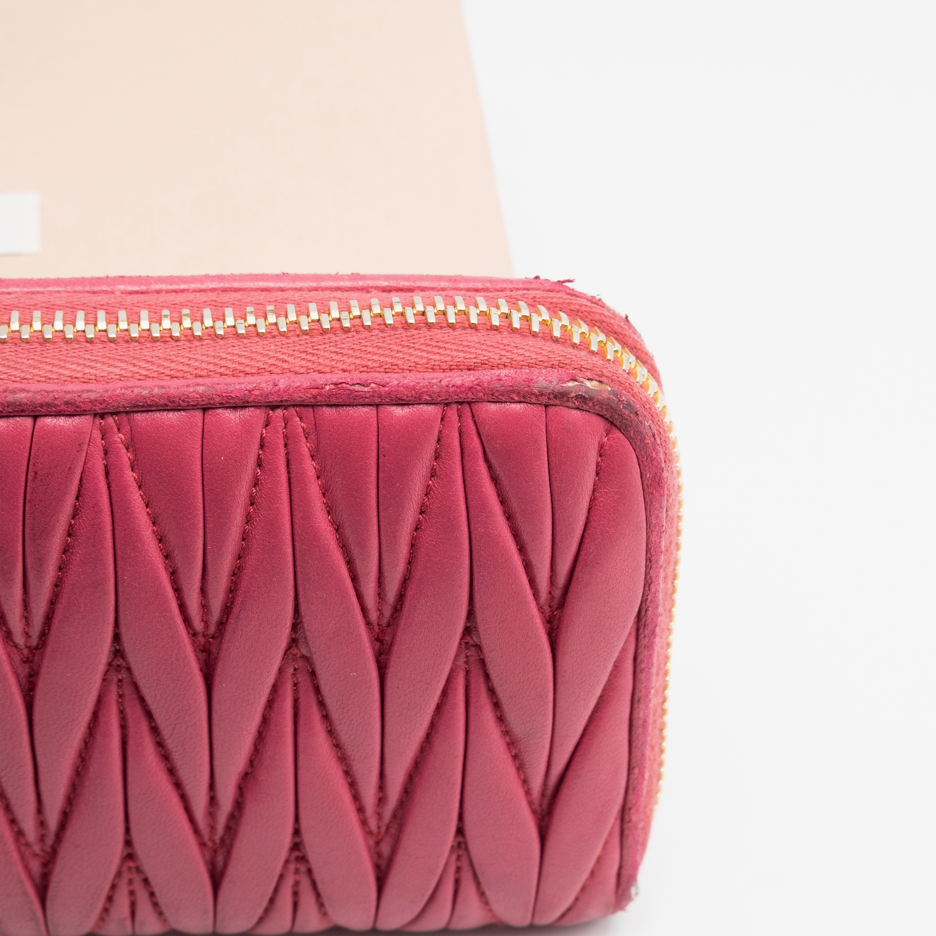 MIU MIU Grand portefeuille en cuir nappa matelassé Rose