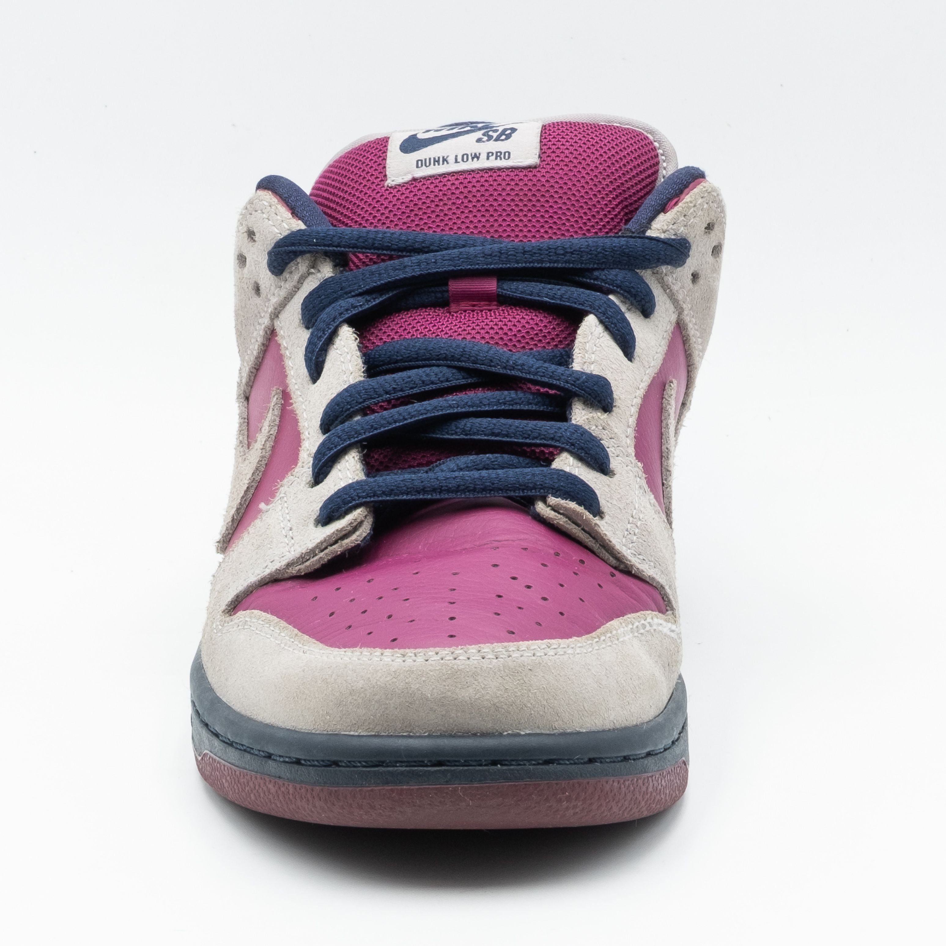 Baskets Nike SB Dunk Low Atmosphere Grey et True Berry en daim #Style_38889