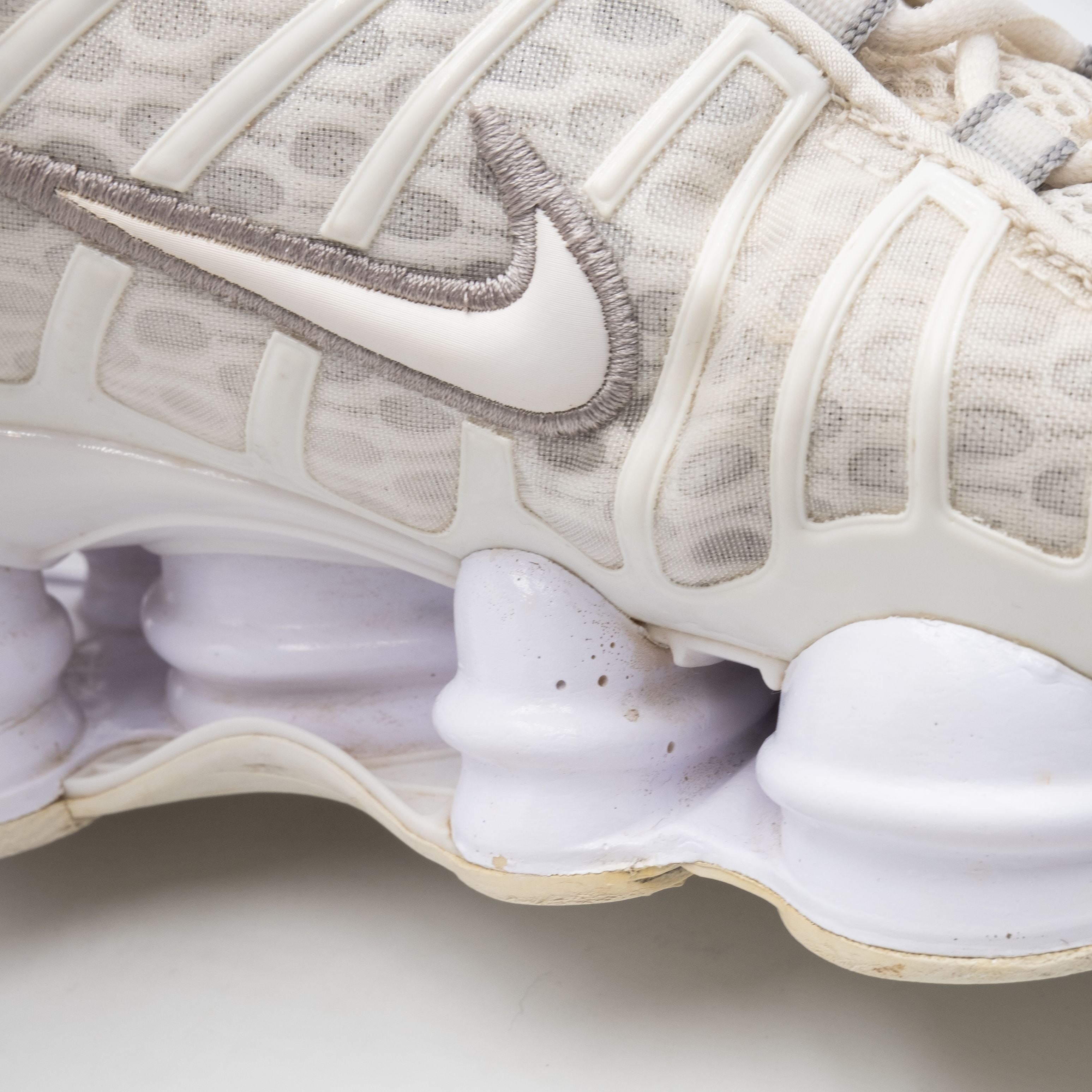 Baskets Nike Shox TL blanches #Style_40967