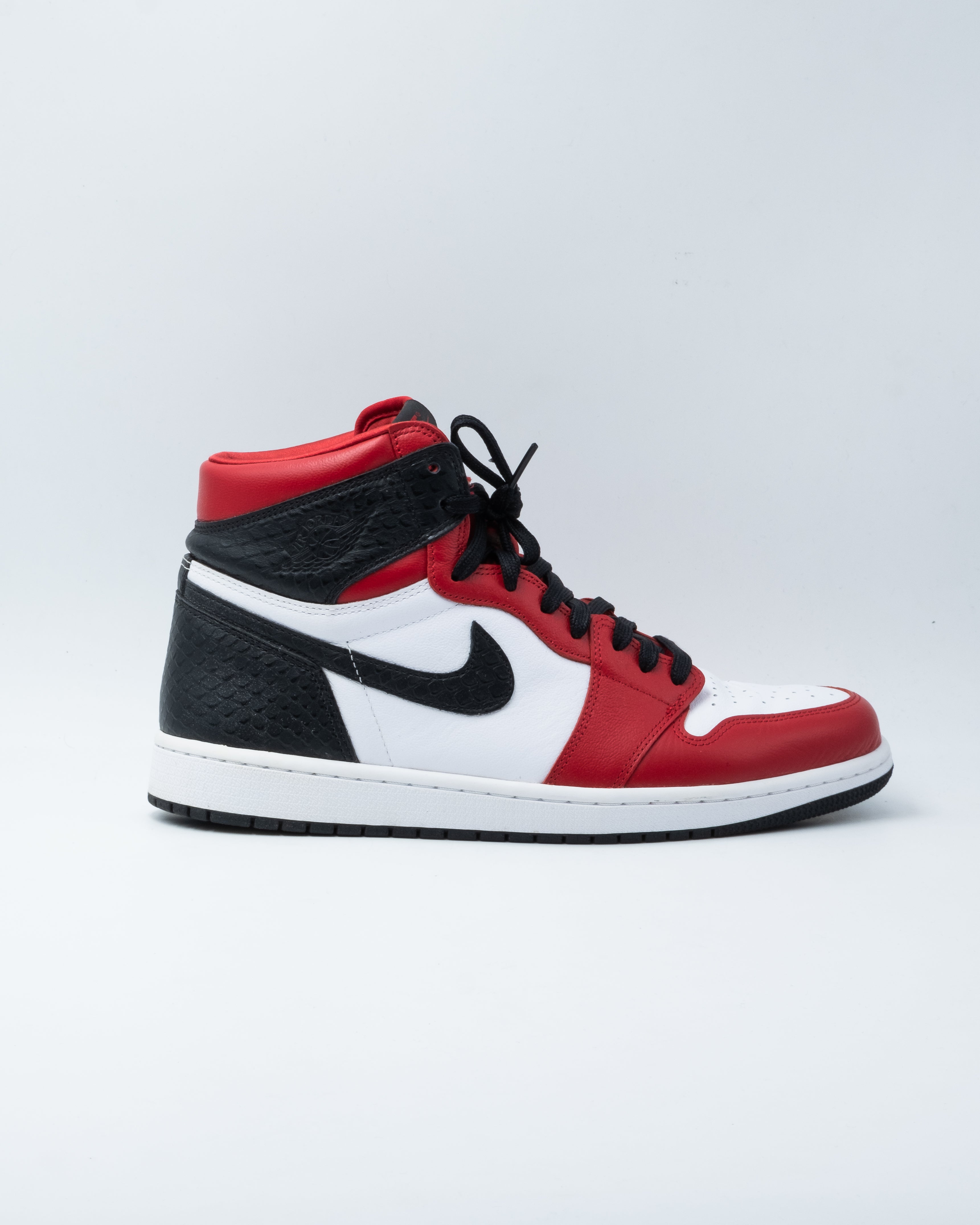 Air Jordan 1 Retro High Satin Snake Chicago