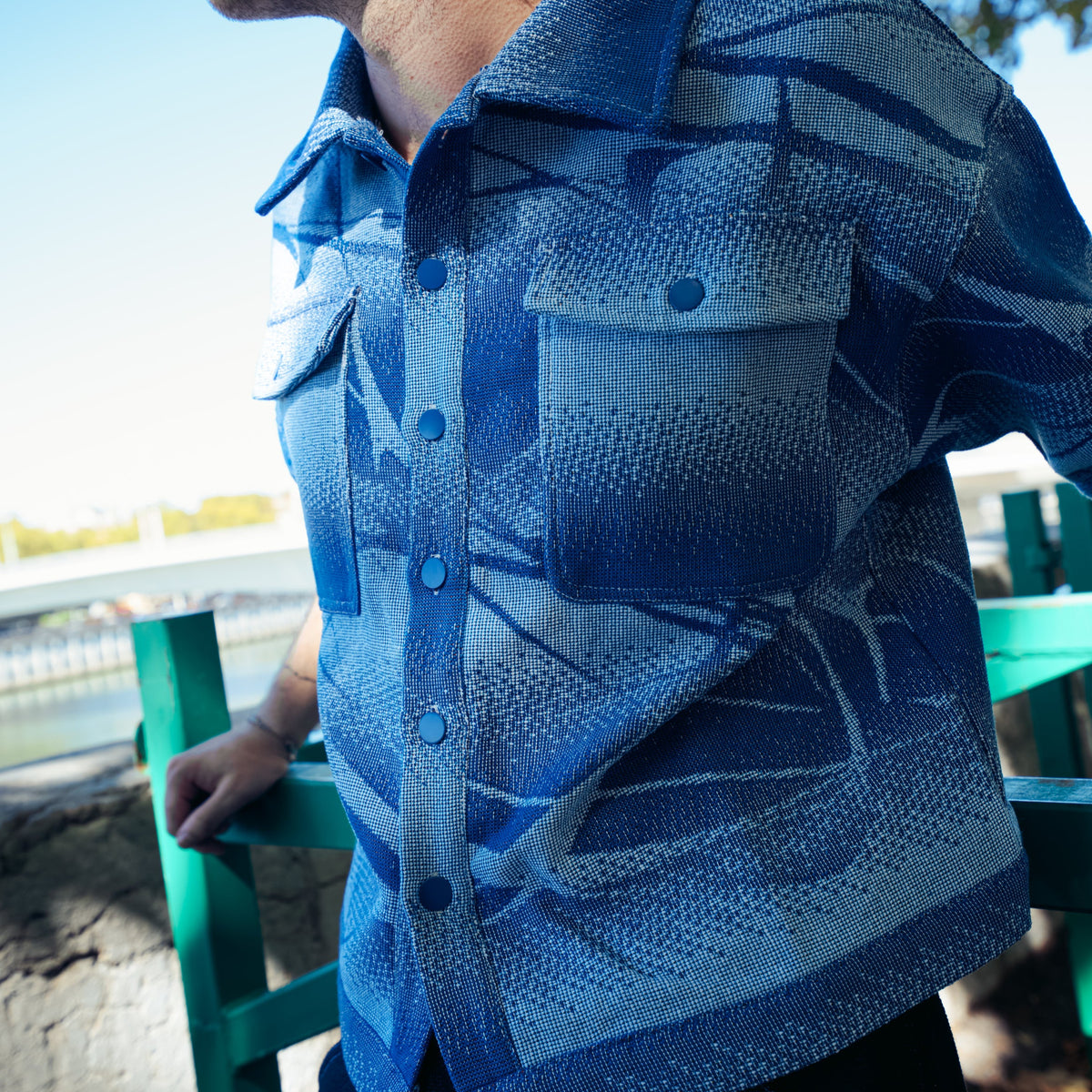 Artifice Tee Gesture Blue gradient