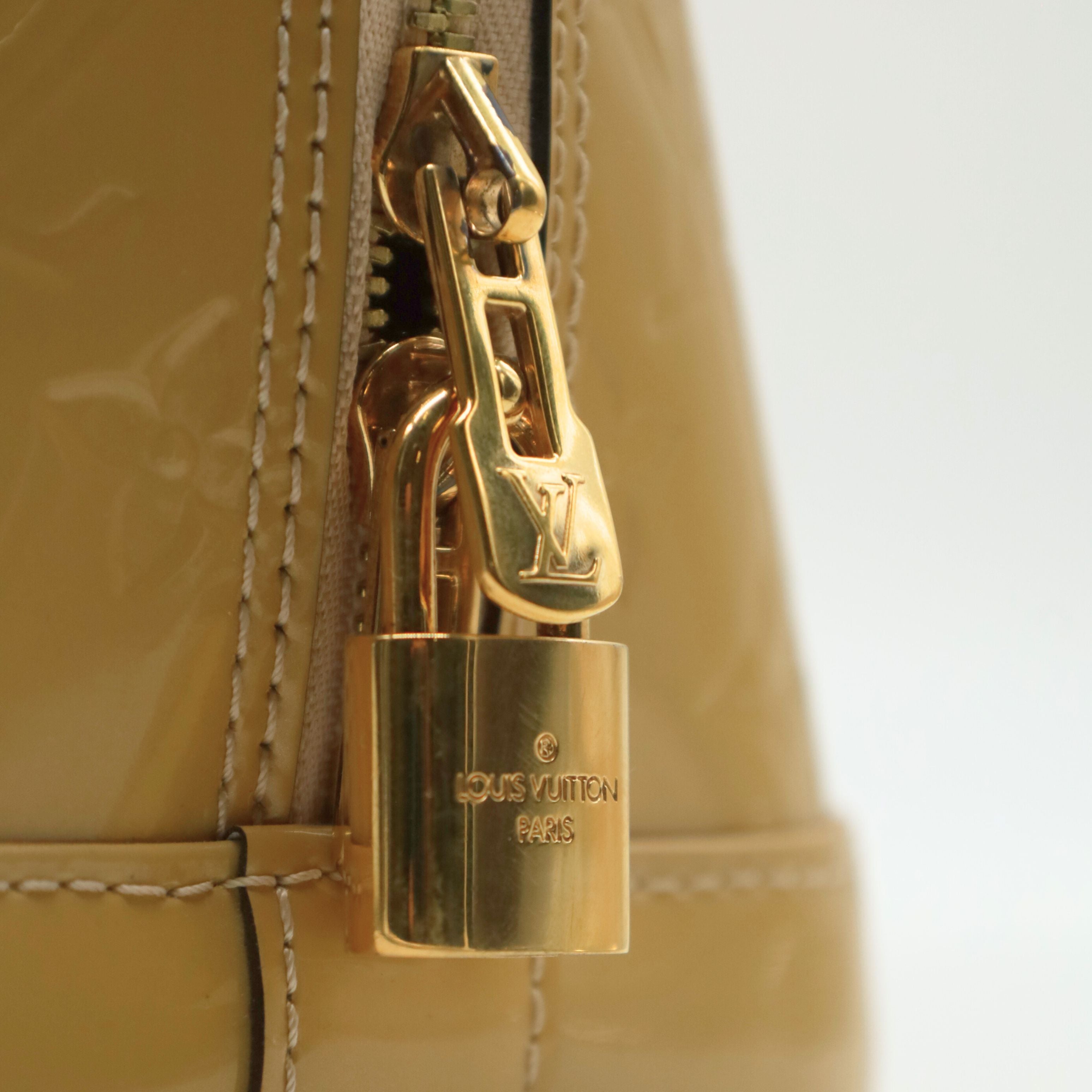 Louis Vuitton Sac à main Alma PM Vernis Beige