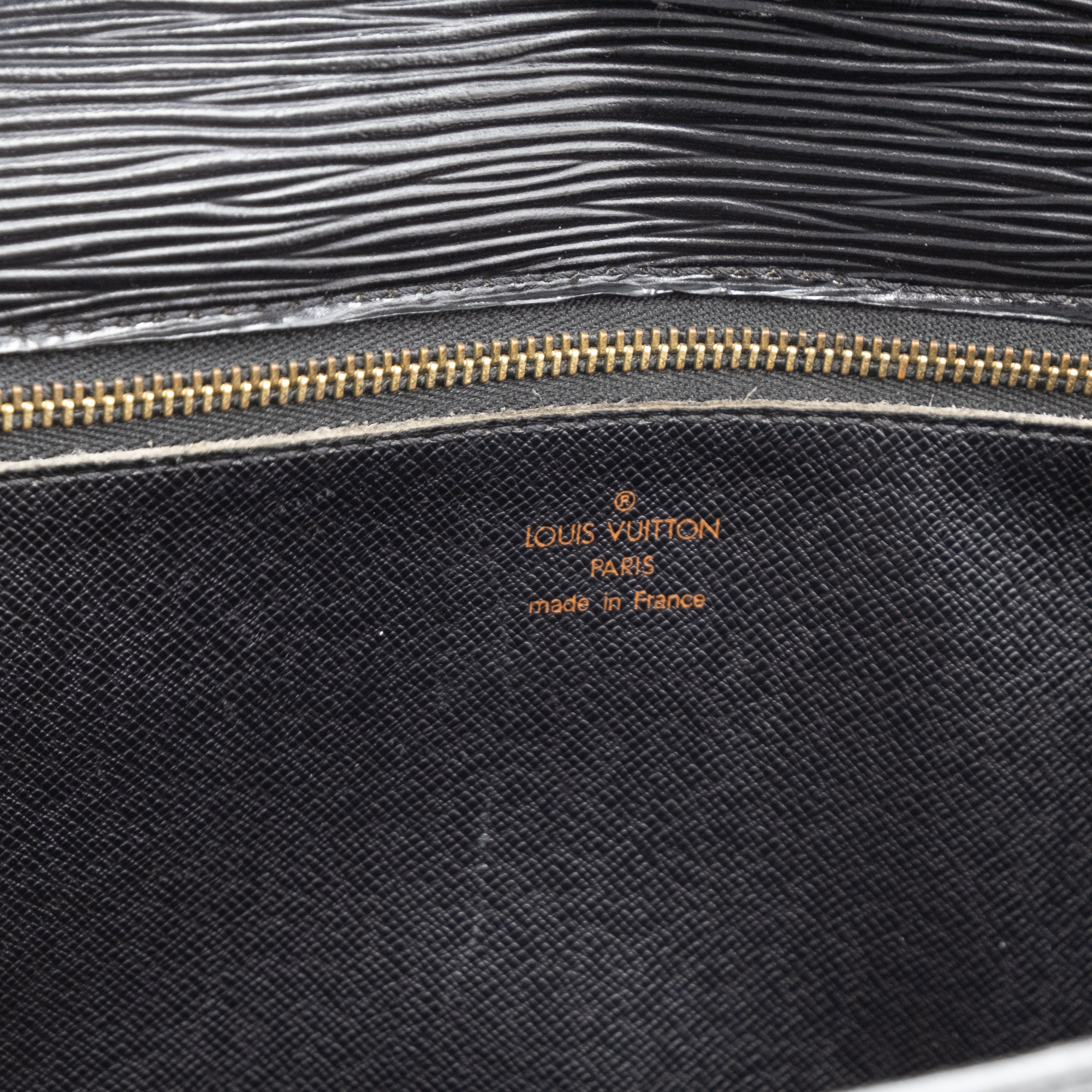 Louis Vuitton Sac Pochette avec Dragonne Cuir Epi Noir