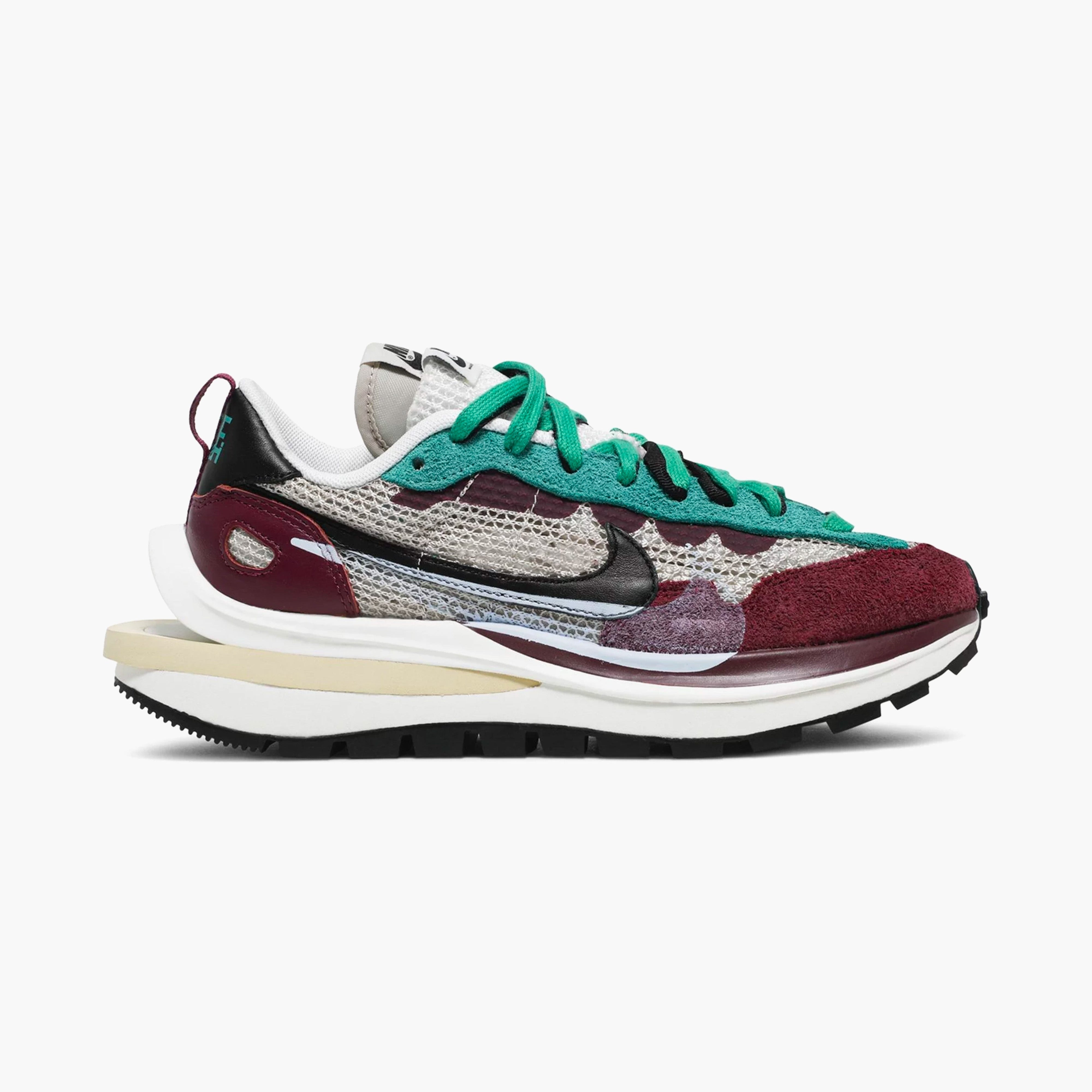 Nike Vaporwaffle sacai Villain Red Neptune Green