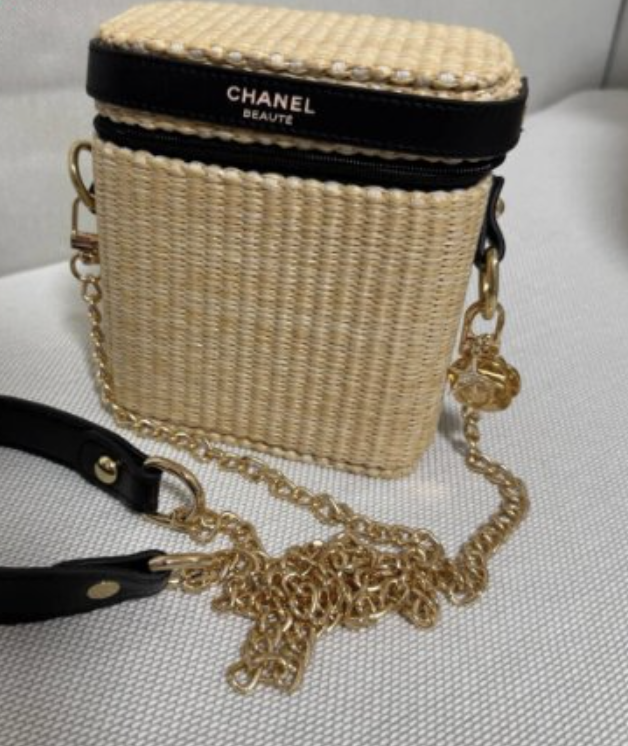 Pochette Chanel novelty Les Beiges Panier des Essentiels