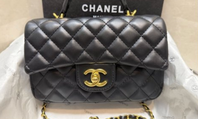 Sac bandoulière Chanel VIP matelassé anse métal doré